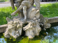 Dresden-Friedrichstadt-20.05.2023-10-Kueferbrunnen-im-Park-des-KH-DD-Friedrichstadt-