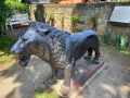 Dresden-Friedrichstadt-20.05.2023-13-Skulptur-Der-Loewe-Aufgestellt-im-Garten-des-Cafe-Restaurant-Friedrichstadt-